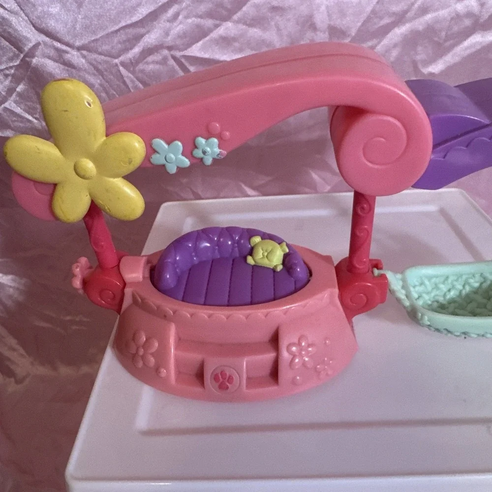 Hasbro LPS Littlest Pet Shop Fancy Friends Flip Bed Playset Accessory‎